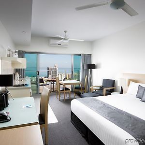 Studio Apartment Water View – Weekly Housekeeping